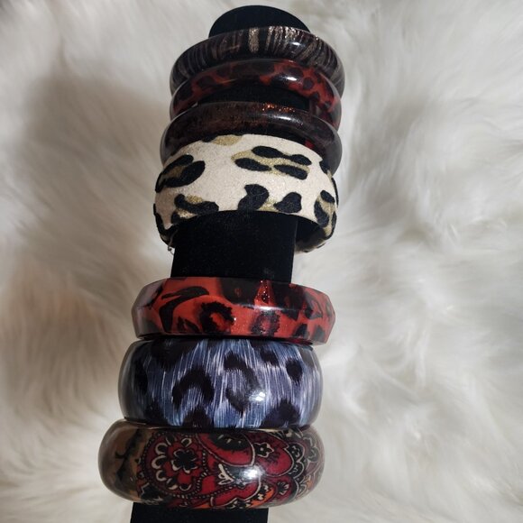 Bundle of 8 Statement Bangle Bracelets – Animal Print, Glitter, Floral - Picture 2 of 8